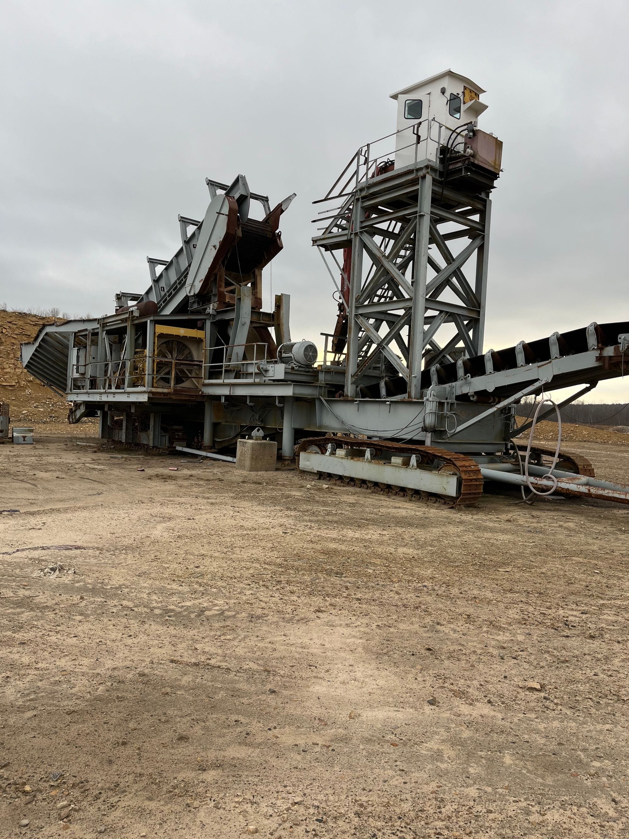 48” x 37’ Track Mounted Apron Feeder